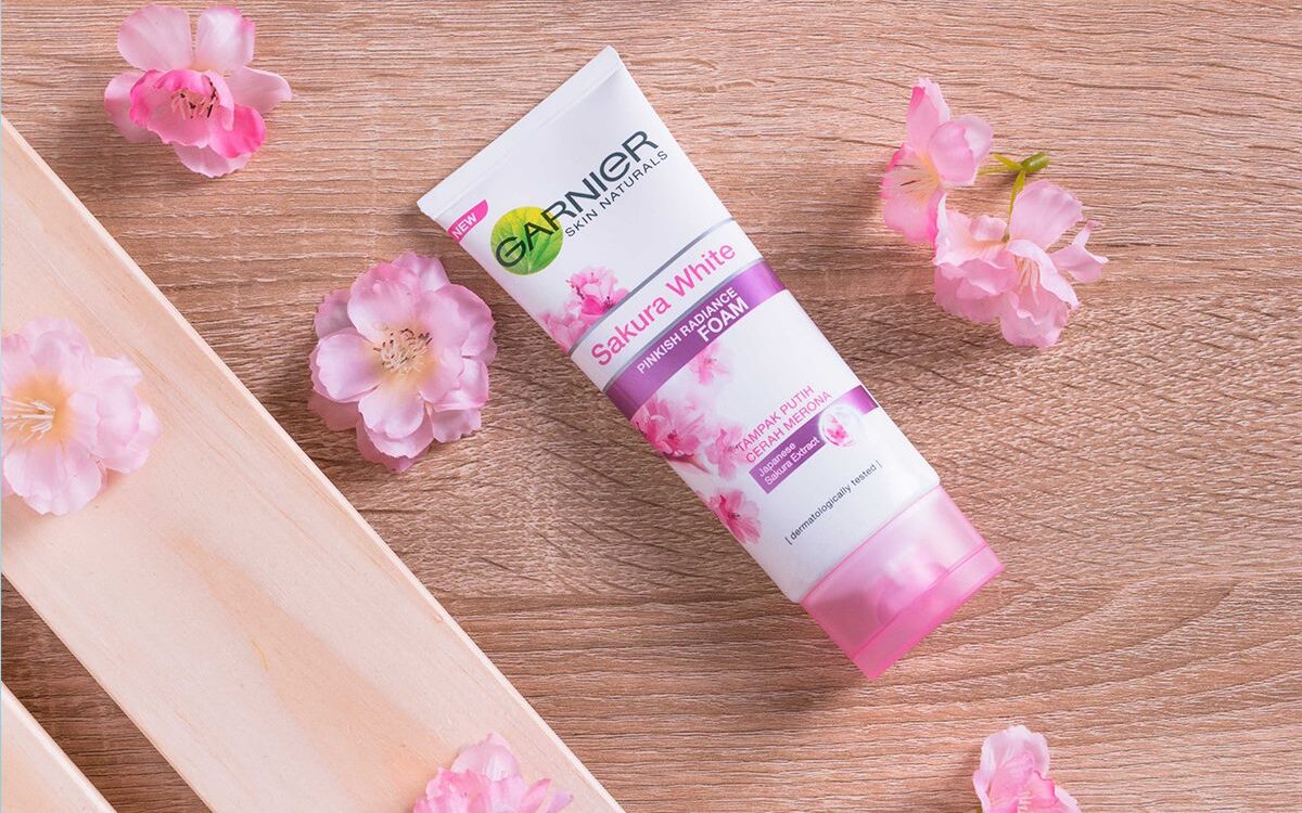 Garnier Sakura Glow Glowing Face Wash Facial Cleanser